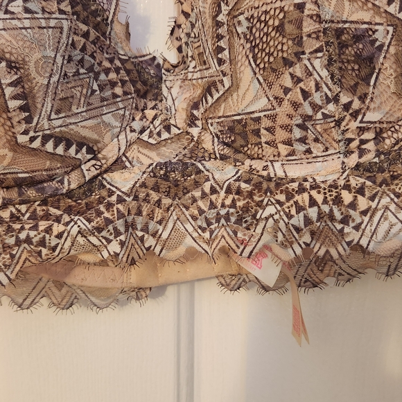 PINK Victoria's Secret Geometric Lace Bralette - Brown and Cream - Picture 4 of 11